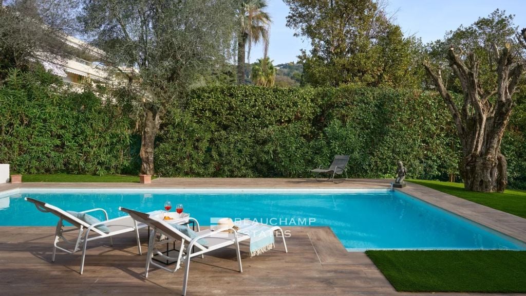 Beautiful renovated 4-bedroom Provençal villa in the heart of a private domain in Basse Californie