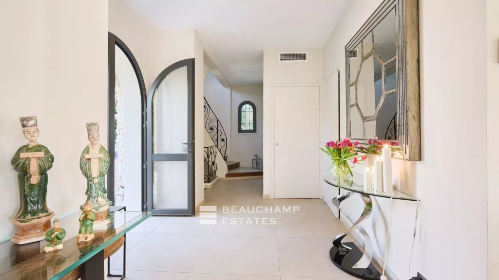 Beautiful renovated 4-bedroom Provençal villa in the heart of a private domain in Basse Californie