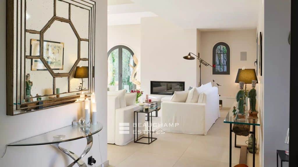 Beautiful renovated 4-bedroom Provençal villa in the heart of a private domain in Basse Californie