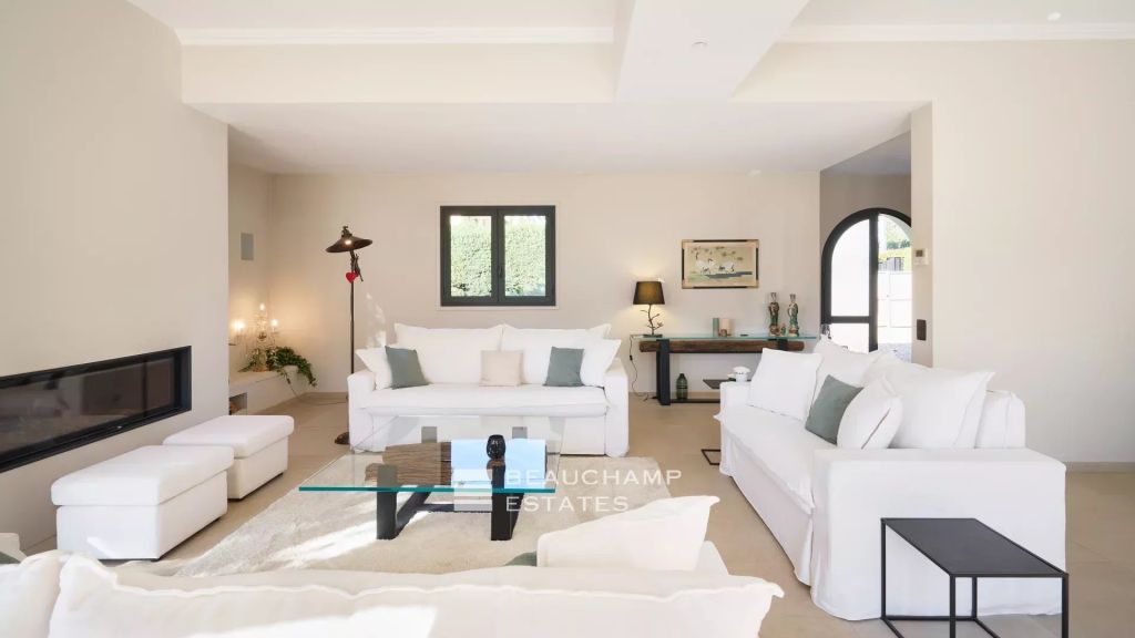 Beautiful renovated 4-bedroom Provençal villa in the heart of a private domain in Basse Californie