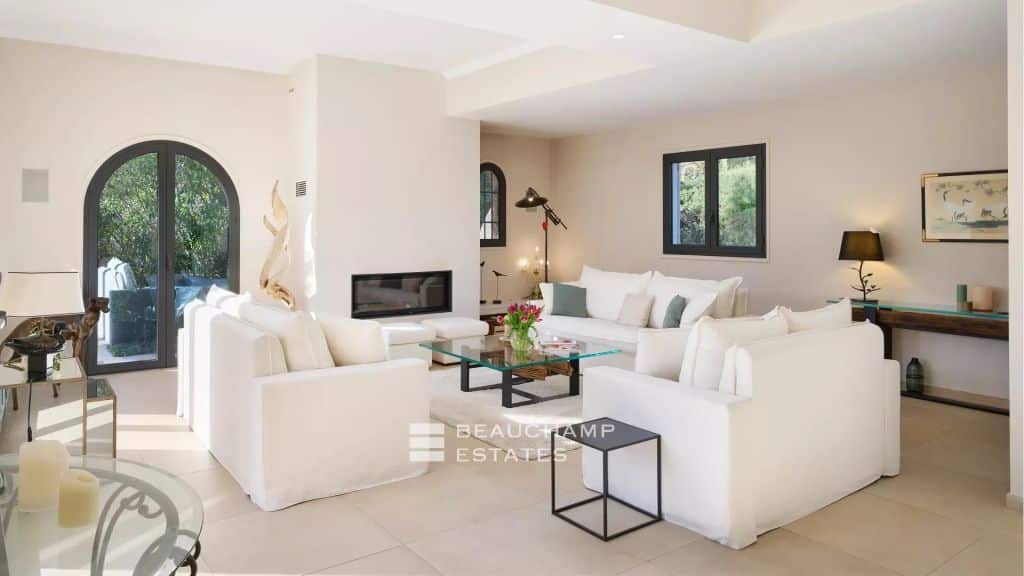 Beautiful renovated 4-bedroom Provençal villa in the heart of a private domain in Basse Californie