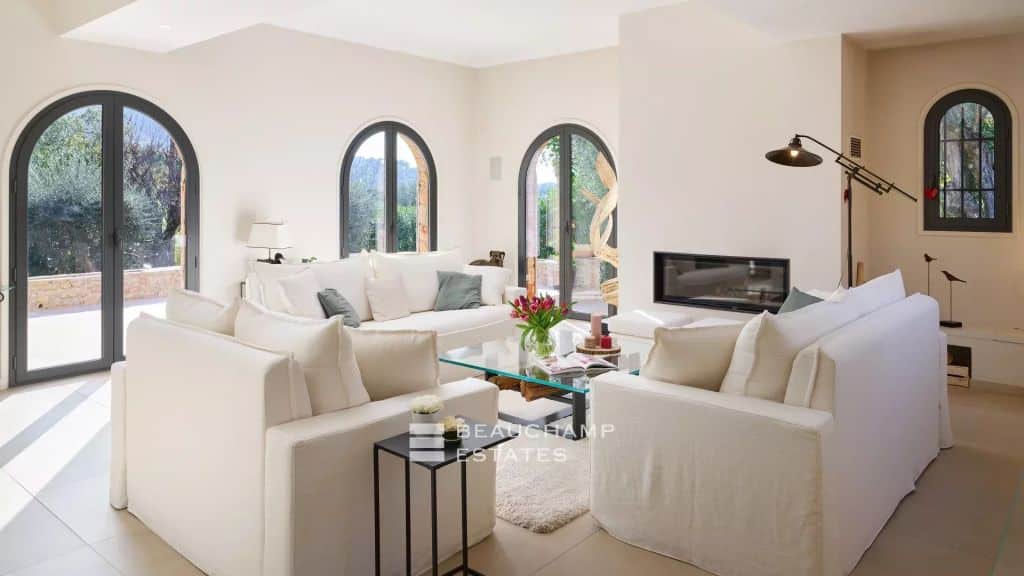 Beautiful renovated 4-bedroom Provençal villa in the heart of a private domain in Basse Californie