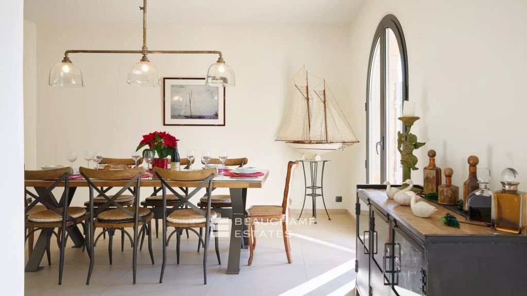 Beautiful renovated 4-bedroom Provençal villa in the heart of a private domain in Basse Californie