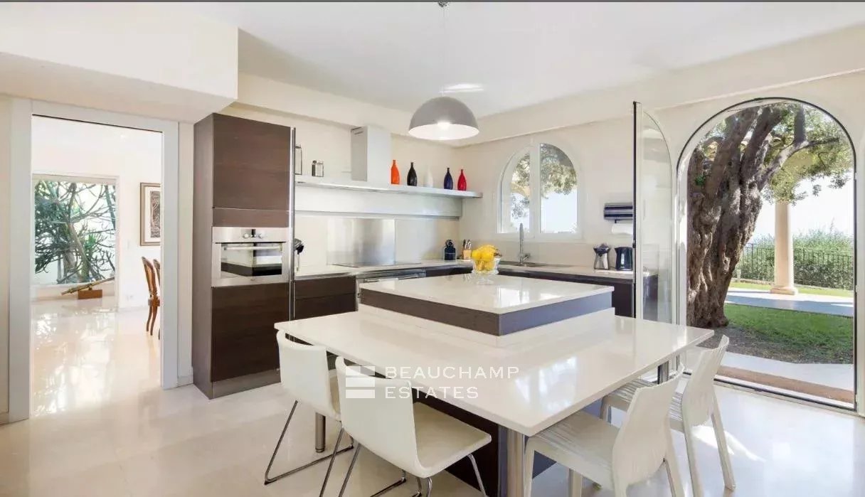 Splendide Villa Néo-Provençale à 2 min de Monaco Beautiful villa in neo-provencal style 2 minutes from Monaco