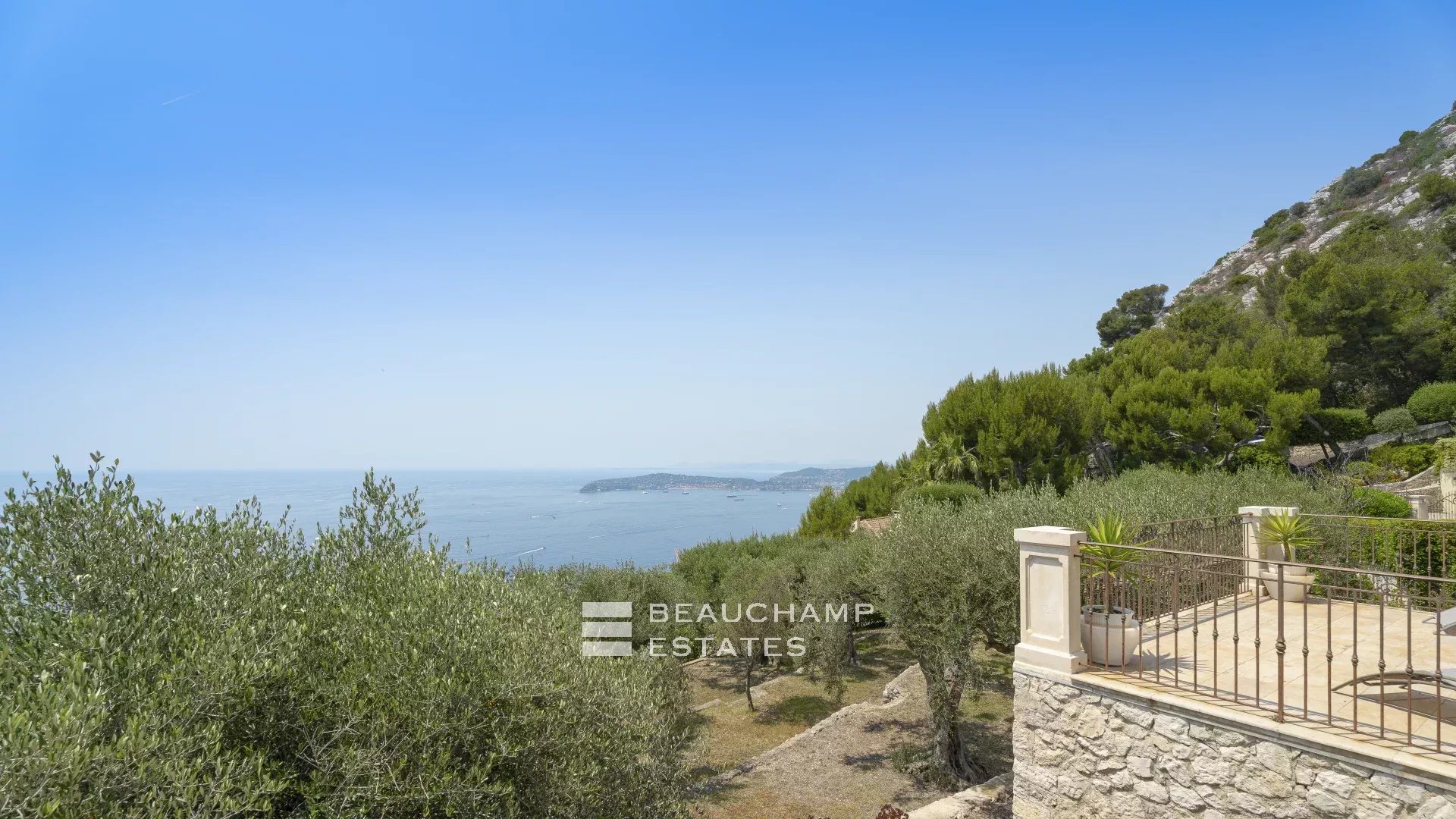 Splendide Villa Néo-Provençale à 2 min de Monaco Beautiful villa in neo-provencal style 2 minutes from Monaco