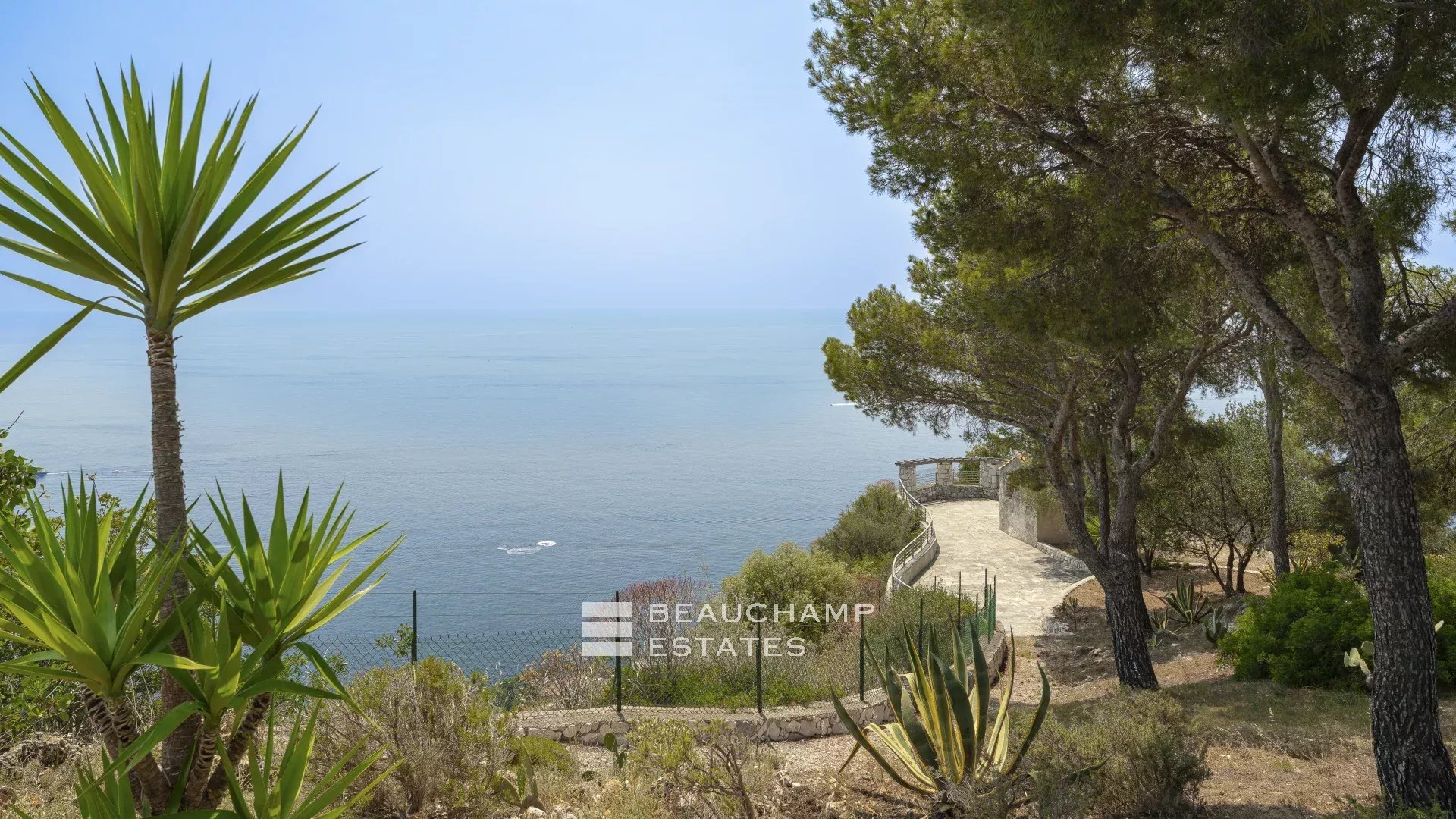 Splendide Villa Néo-Provençale à 2 min de Monaco Beautiful villa in neo-provencal style 2 minutes from Monaco