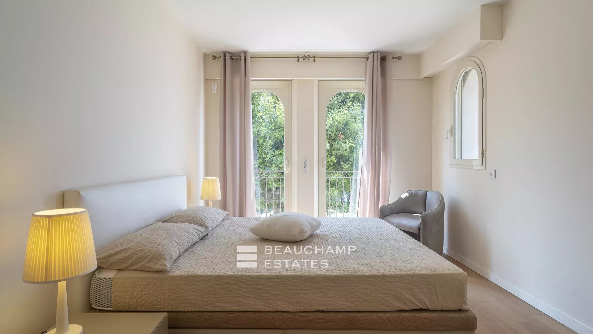 Splendide Villa Néo-Provençale à 2 min de Monaco Beautiful villa in neo-provencal style 2 minutes from Monaco