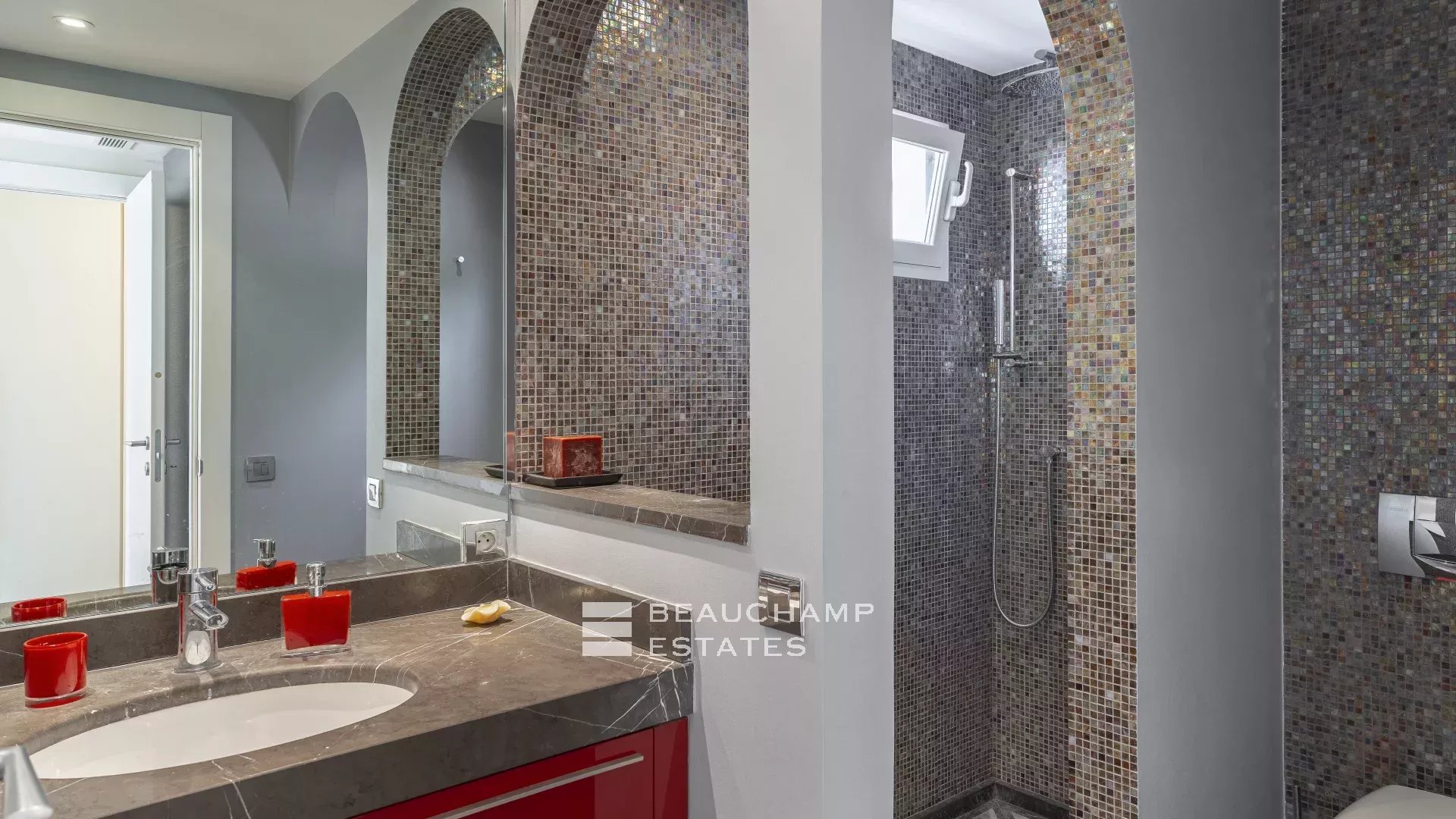 Splendide Villa Néo-Provençale à 2 min de Monaco Beautiful villa in neo-provencal style 2 minutes from Monaco