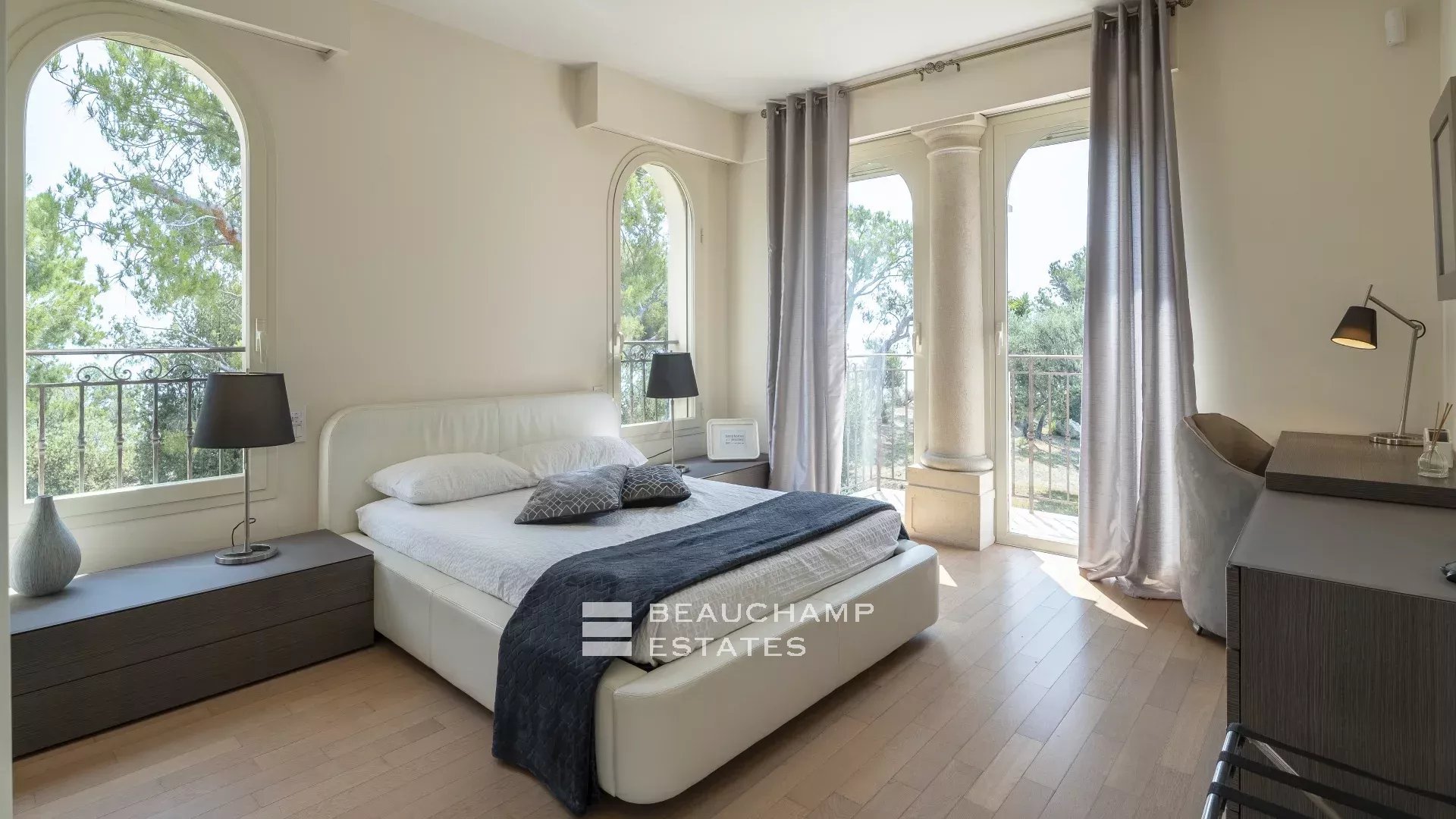 Splendide Villa Néo-Provençale à 2 min de Monaco Beautiful villa in neo-provencal style 2 minutes from Monaco