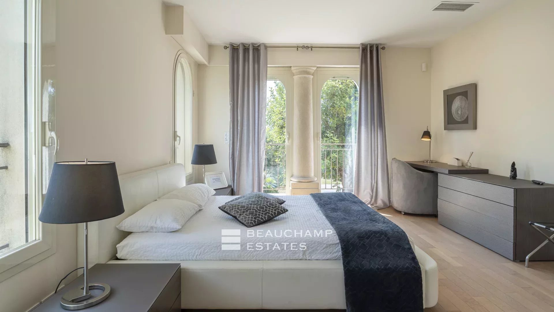 Splendide Villa Néo-Provençale à 2 min de Monaco Beautiful villa in neo-provencal style 2 minutes from Monaco