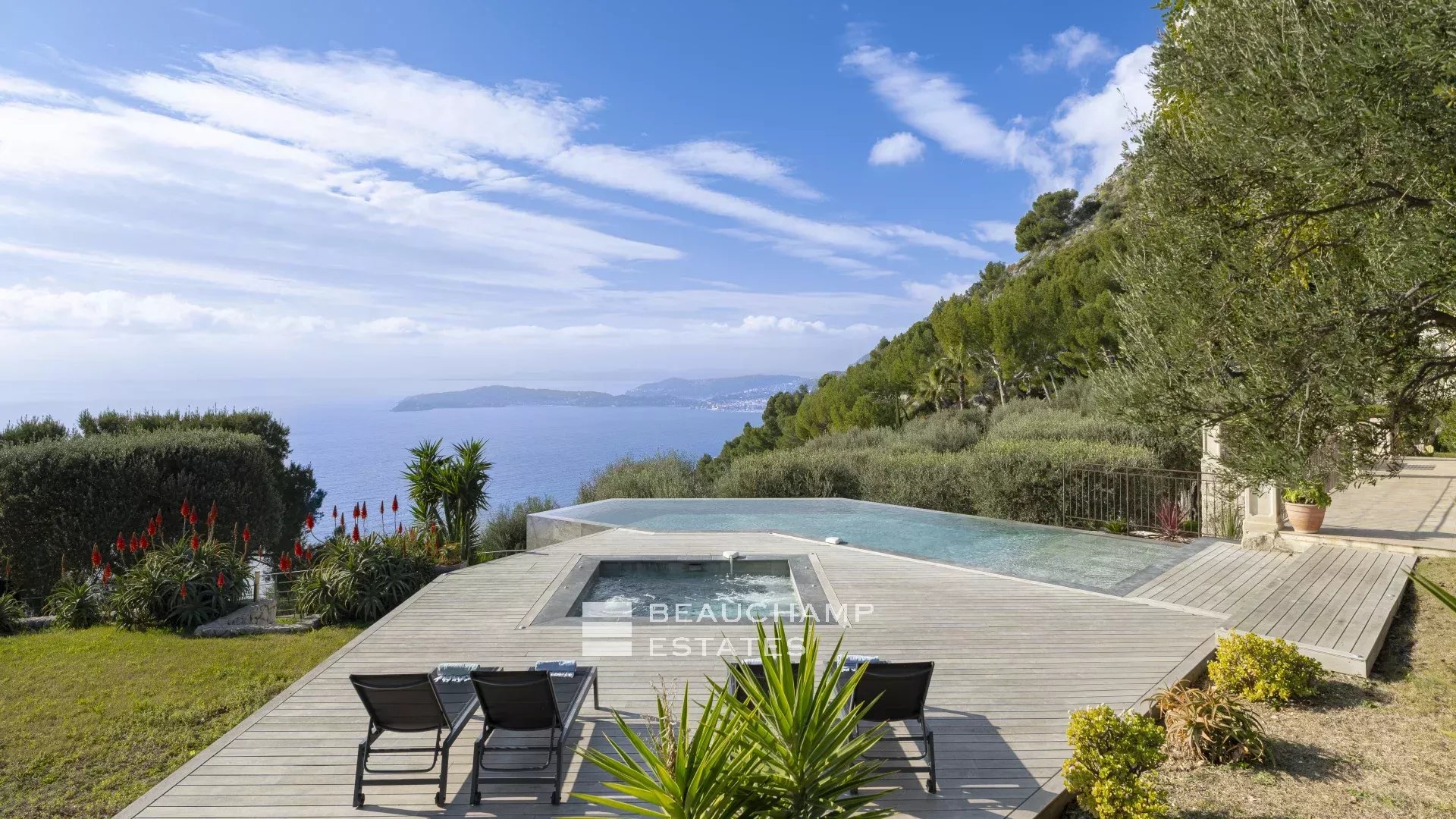 Splendide Villa Néo-Provençale à 2 min de Monaco Beautiful villa in neo-provencal style 2 minutes from Monaco