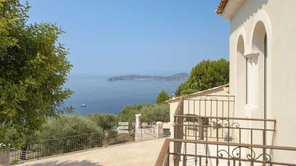 Beautiful villa in neo-provencal style 2 minutes from Monaco