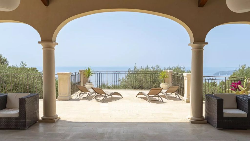 Beautiful villa in neo-provencal style 2 minutes from Monaco