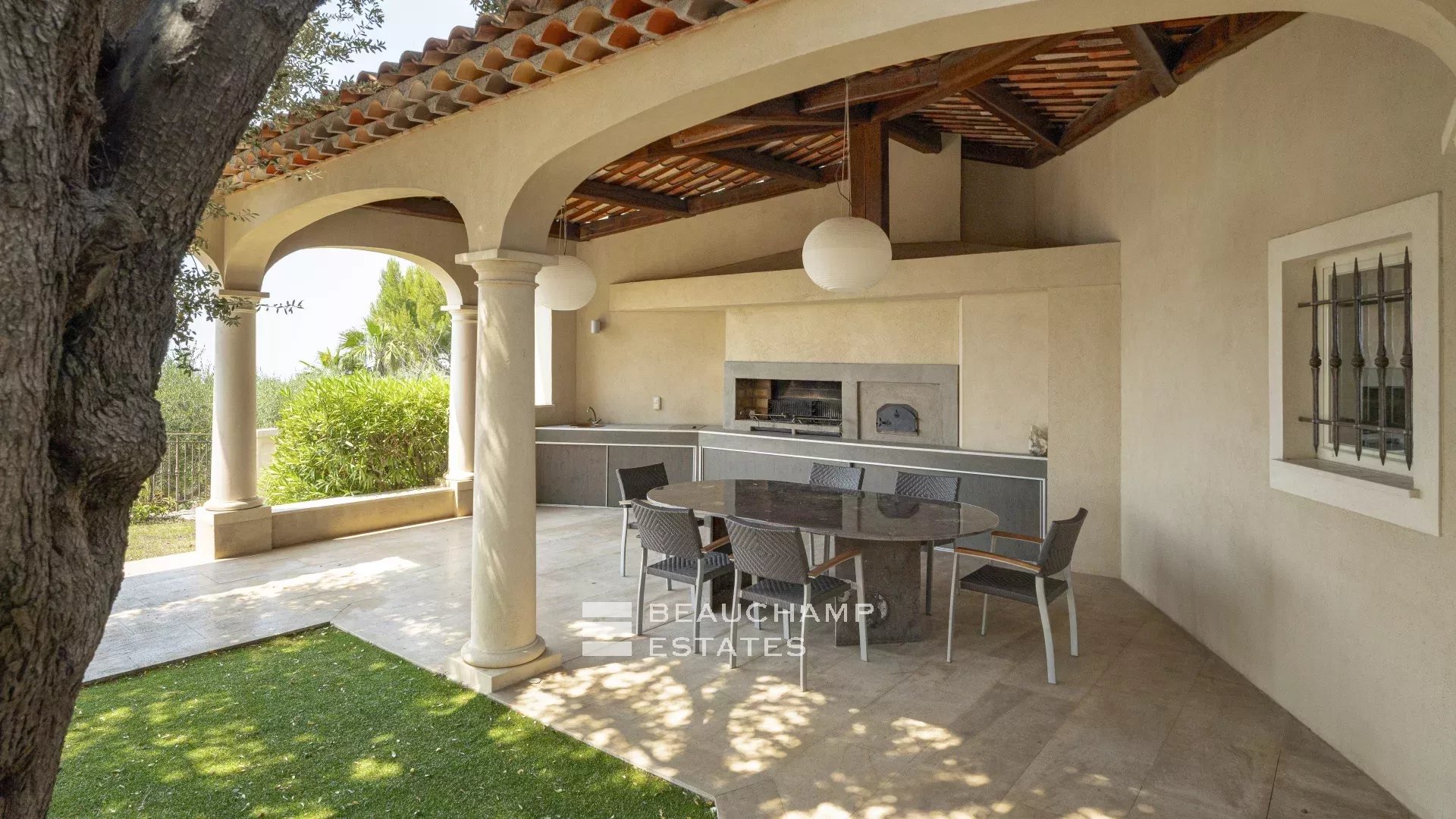 Splendide Villa Néo-Provençale à 2 min de Monaco Beautiful villa in neo-provencal style 2 minutes from Monaco