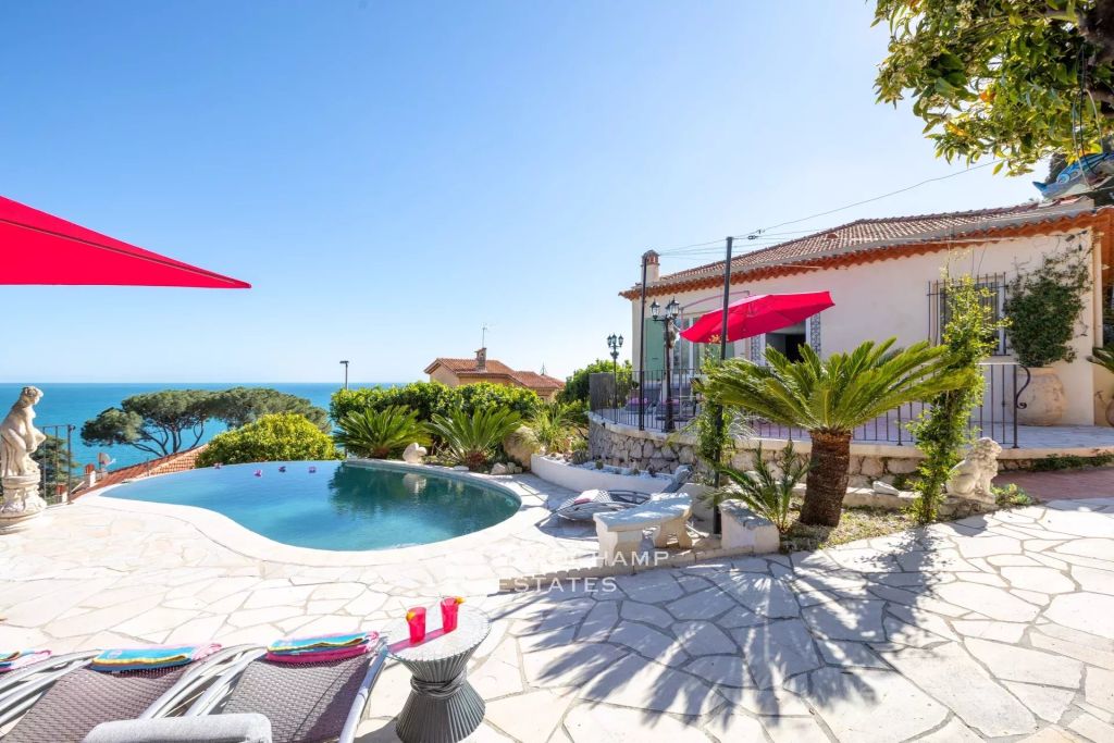 Beautiful villa with 5 rooms in Eze