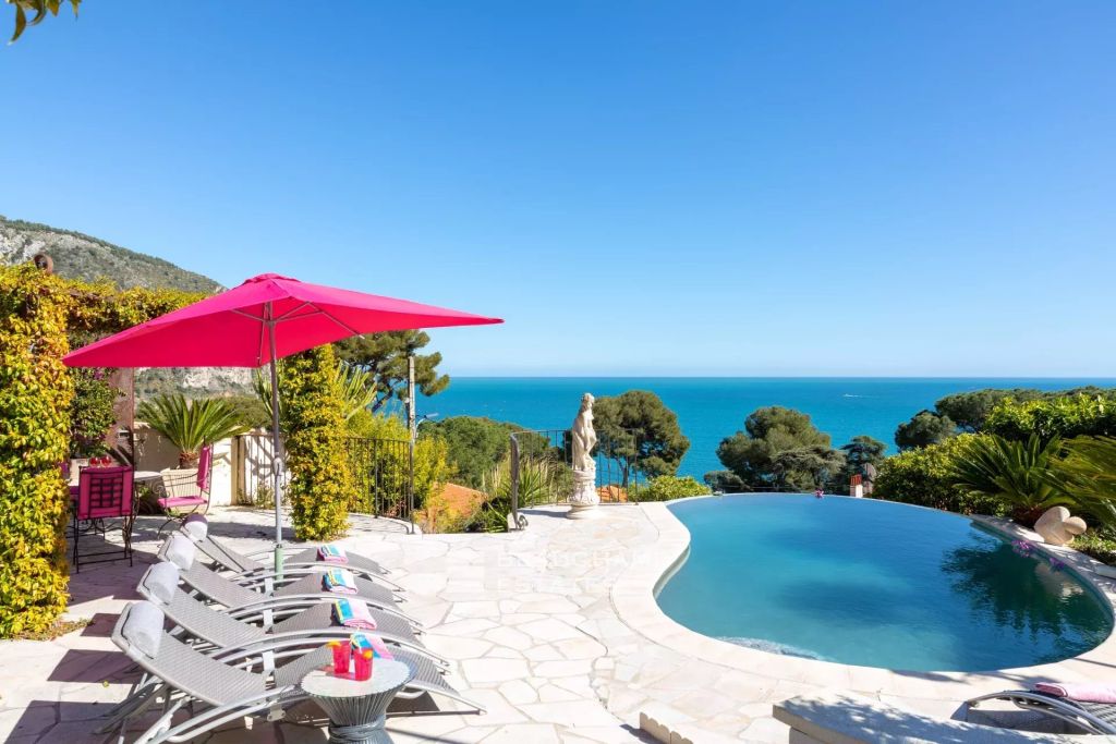 Beautiful villa with 5 rooms in Eze
