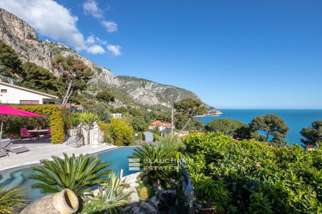 Beautiful villa with 5 rooms in Eze