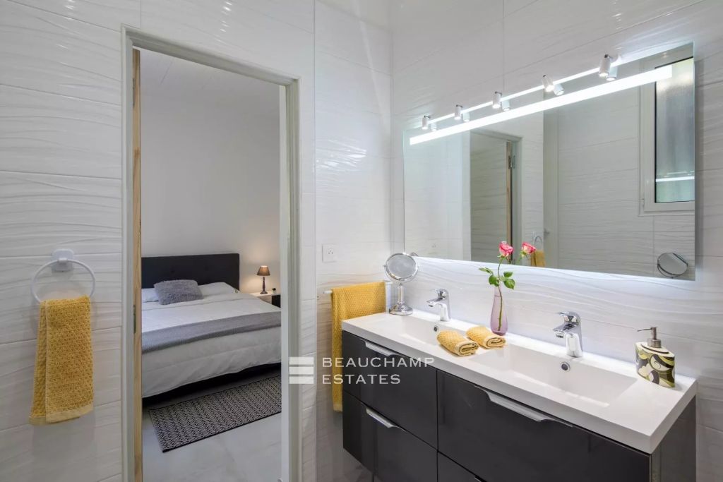 Beautiful villa with 5 rooms in Eze