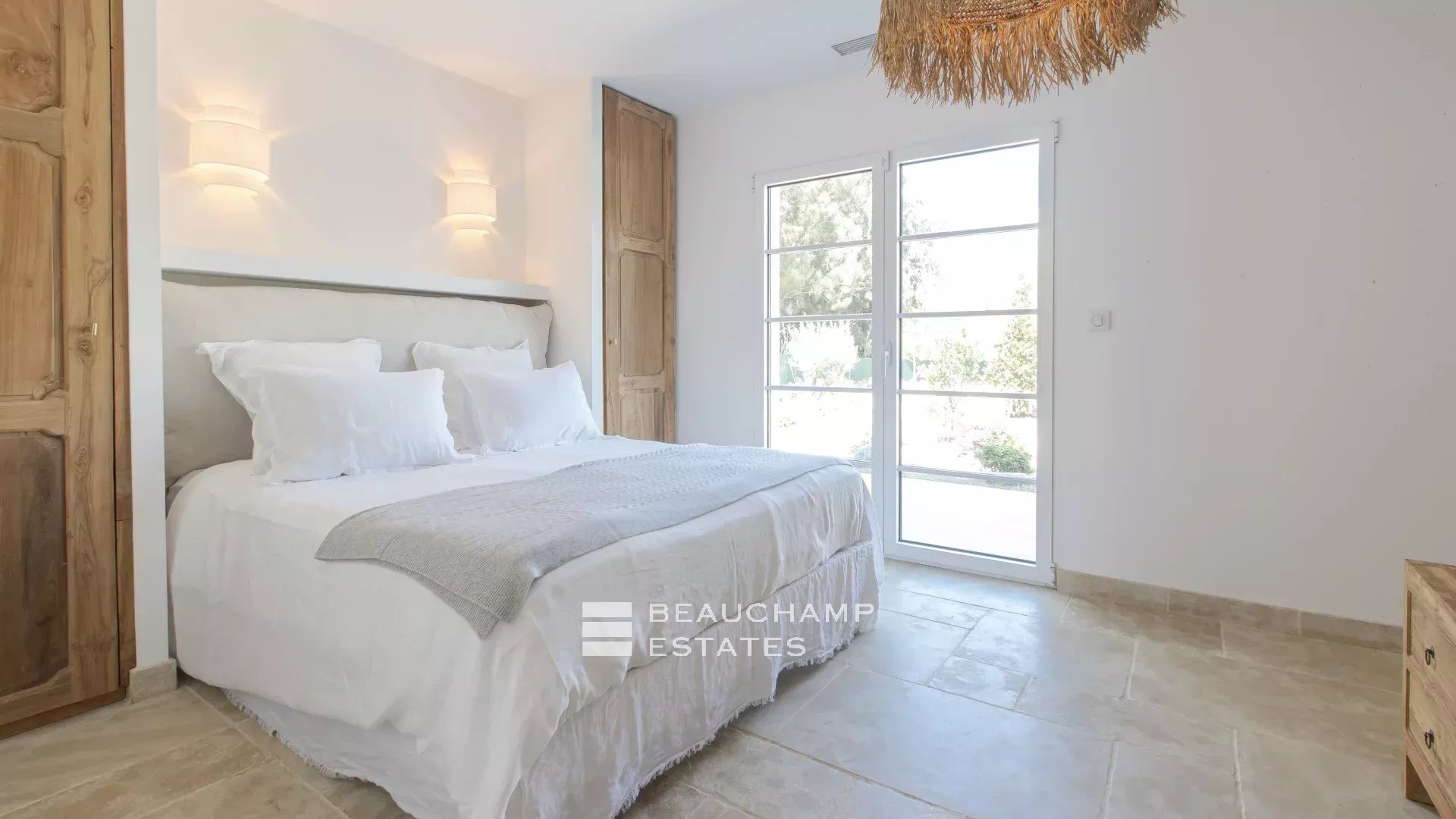 Villa bohème chic à deux pas de la plage des Canoubiers et du centre de Saint-Tropez Bohemian Chic Luxury Villa Steps from the Beach and Saint-Tropez Center