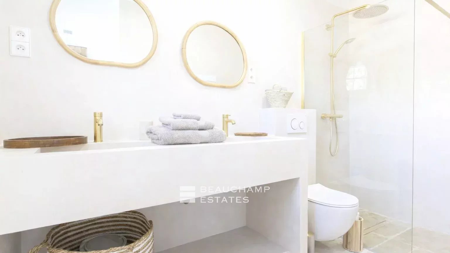 Villa bohème chic à deux pas de la plage des Canoubiers et du centre de Saint-Tropez Bohemian Chic Luxury Villa Steps from the Beach and Saint-Tropez Center