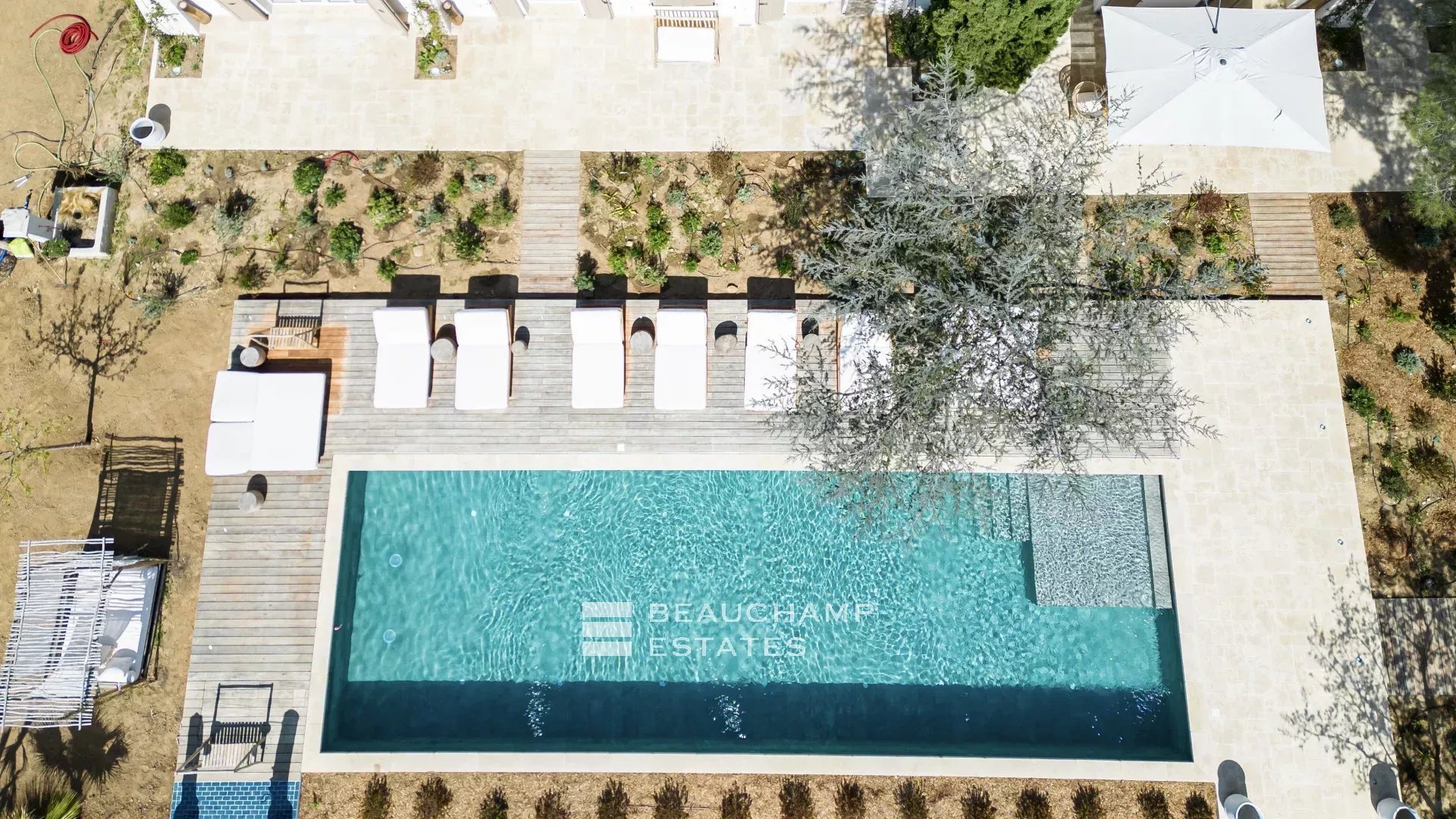 Villa bohème chic à deux pas de la plage des Canoubiers et du centre de Saint-Tropez Bohemian Chic Luxury Villa Steps from the Beach and Saint-Tropez Center