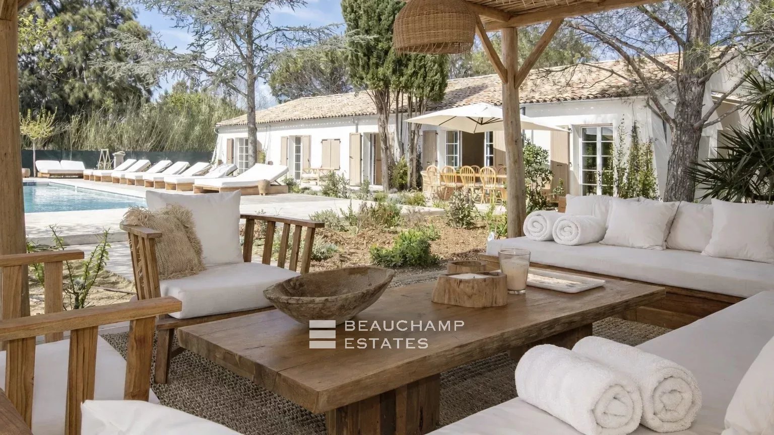 Villa bohème chic à deux pas de la plage des Canoubiers et du centre de Saint-Tropez Bohemian Chic Luxury Villa Steps from the Beach and Saint-Tropez Center