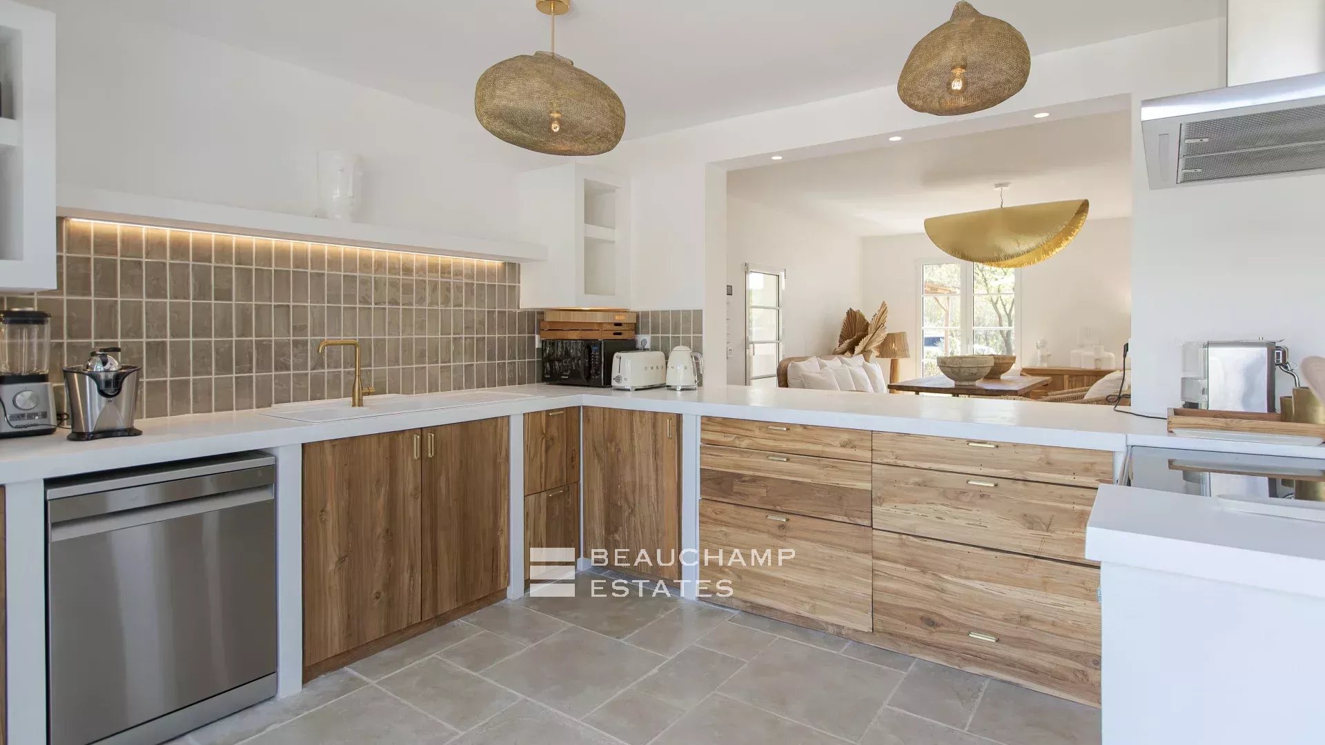 Villa bohème chic à deux pas de la plage des Canoubiers et du centre de Saint-Tropez Bohemian Chic Luxury Villa Steps from the Beach and Saint-Tropez Center