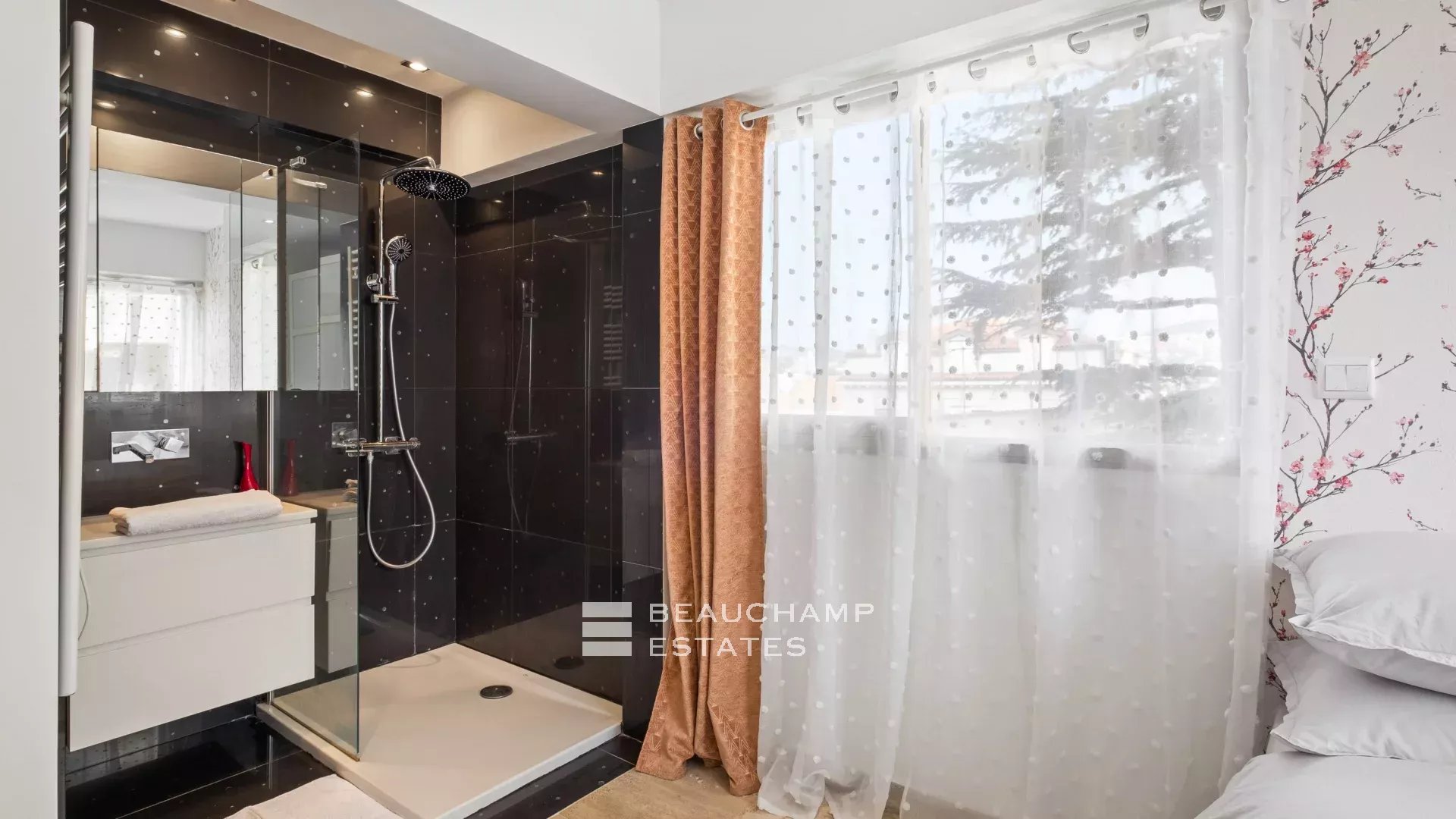 Bright 3 bedroom apartment – Cannes Centre Bright 3 bedroom apartment – Cannes Centre