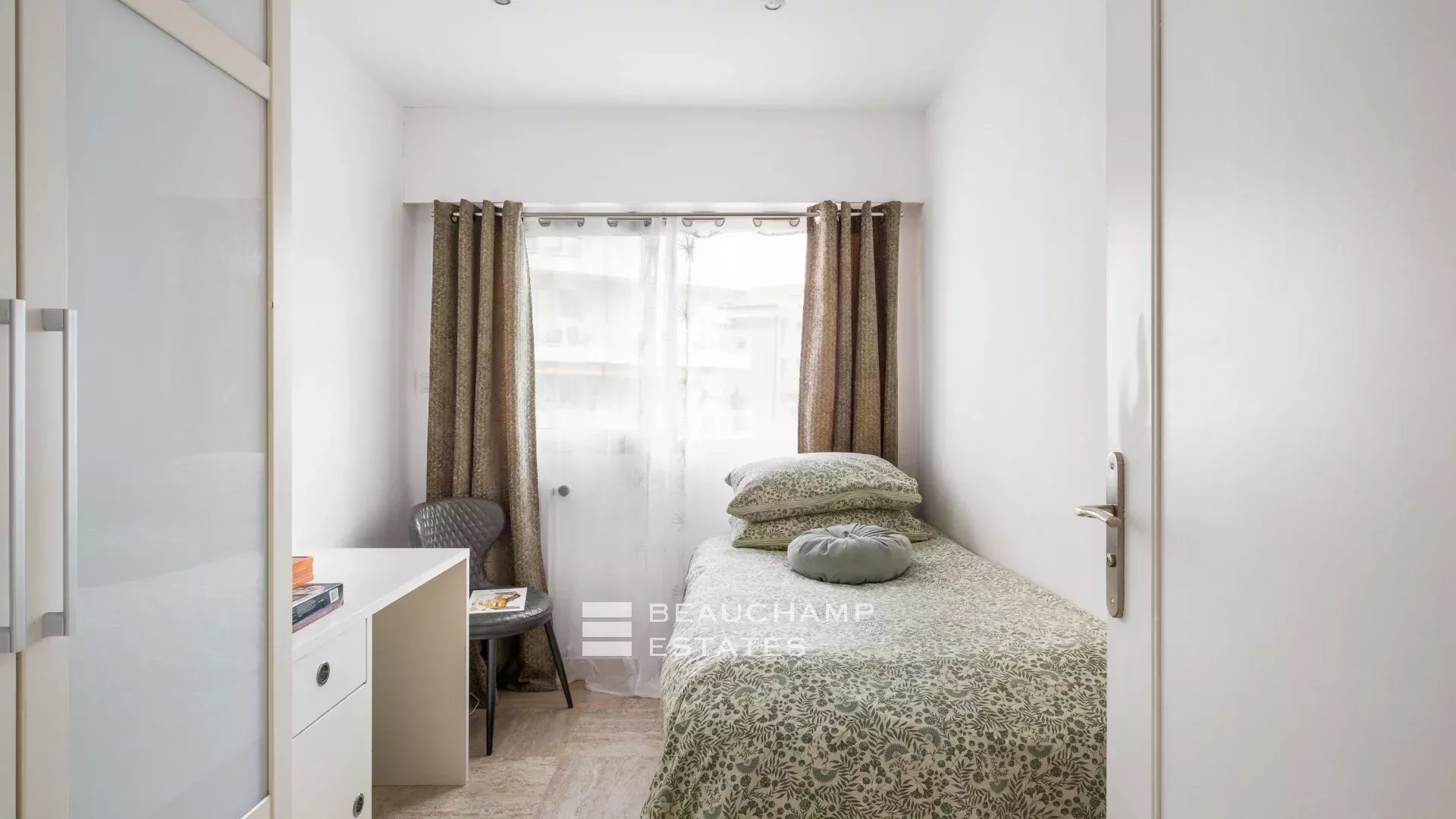 Bright 3 bedroom apartment – Cannes Centre Bright 3 bedroom apartment – Cannes Centre