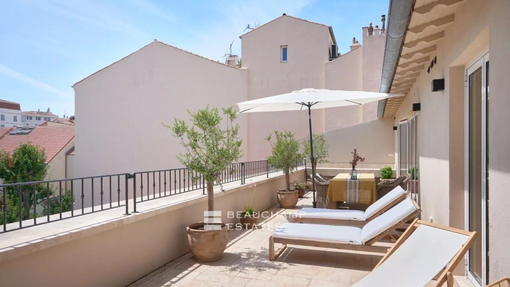 Bright 3 bedroom apartment with terraces – Cannes Centre