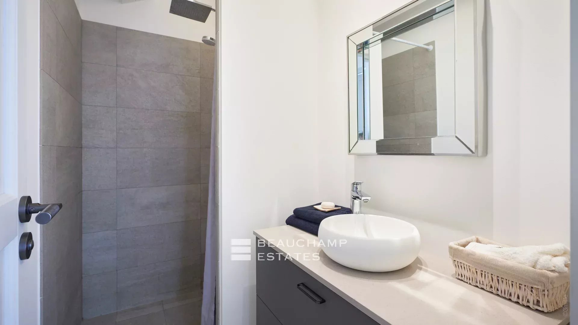 Lumineux appartement 3 chambres avec terrasses – Cannes Centre Bright 3 bedroom apartment with terraces – Cannes Centre