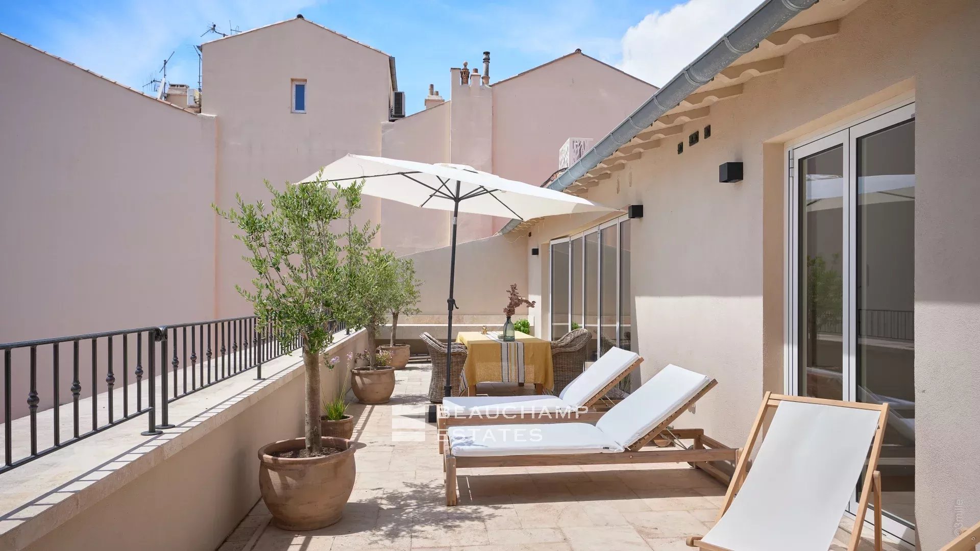 Lumineux appartement 3 chambres avec terrasses – Cannes Centre Bright 3 bedroom apartment with terraces – Cannes Centre