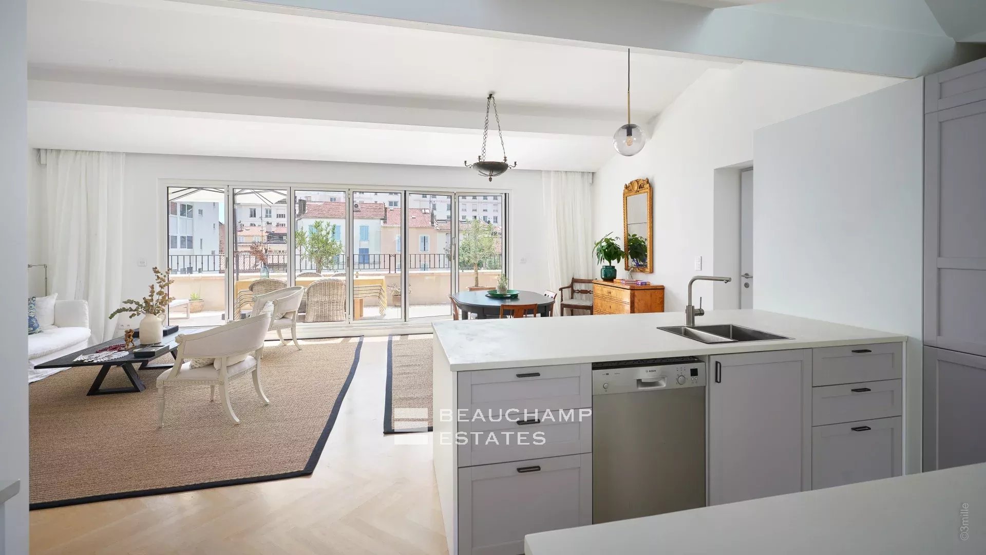 Lumineux appartement 3 chambres avec terrasses – Cannes Centre Bright 3 bedroom apartment with terraces – Cannes Centre