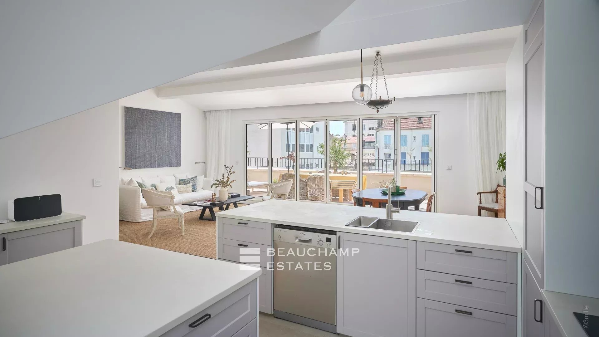 Lumineux appartement 3 chambres avec terrasses – Cannes Centre Bright 3 bedroom apartment with terraces – Cannes Centre