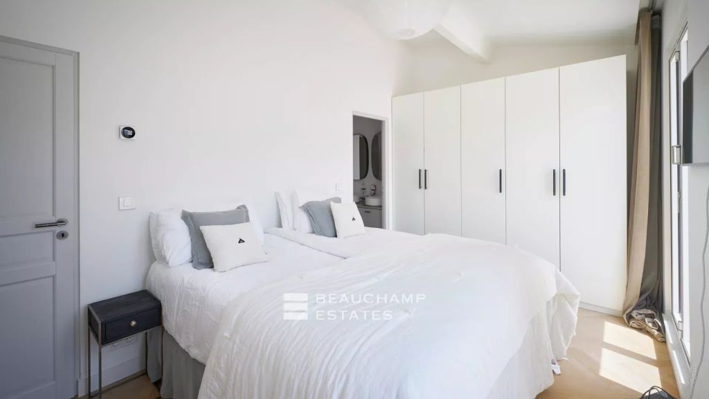 Bright 3 bedroom apartment with terraces – Cannes Centre