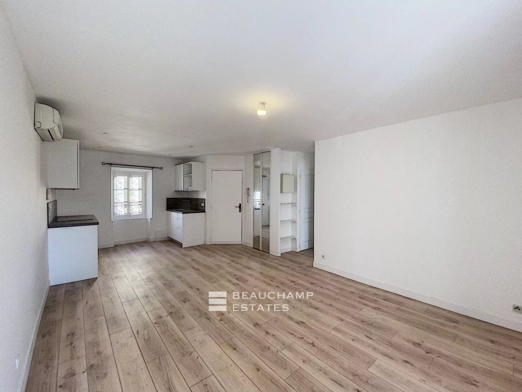 Building with 4 Units – Valbonne