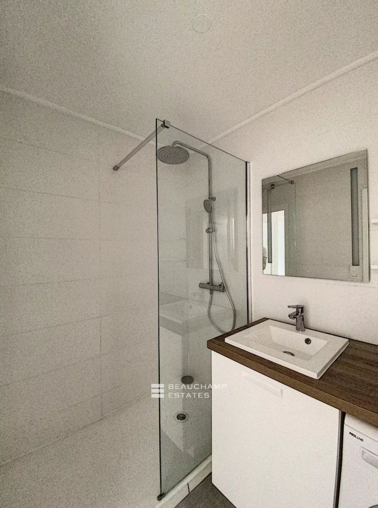 Building with 4 Units – Valbonne