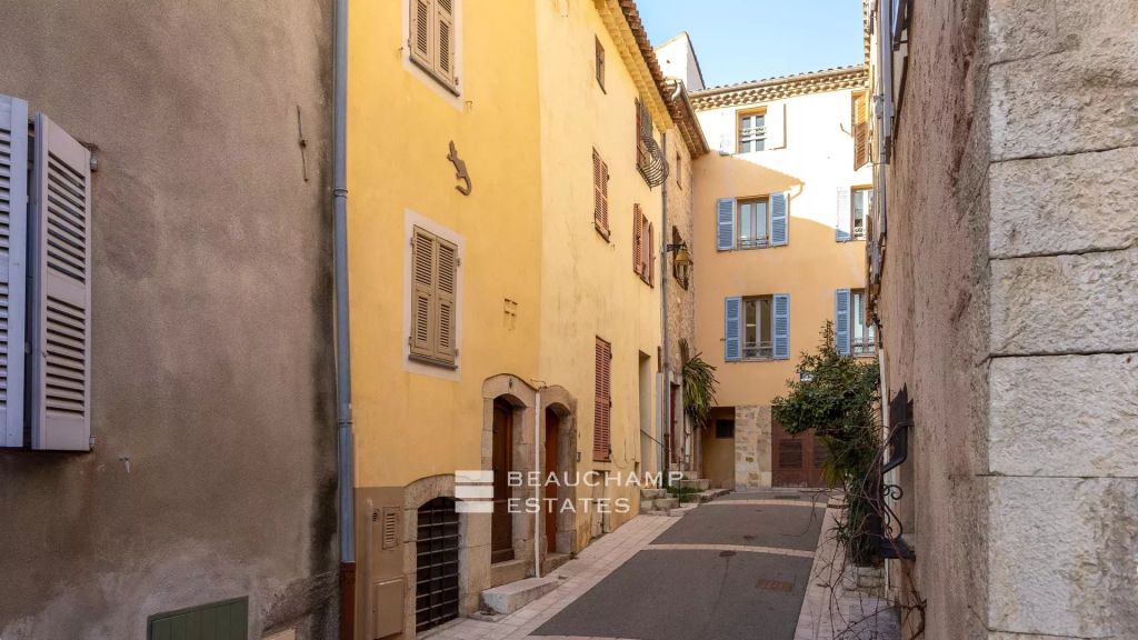 Building with 4 Units – Valbonne