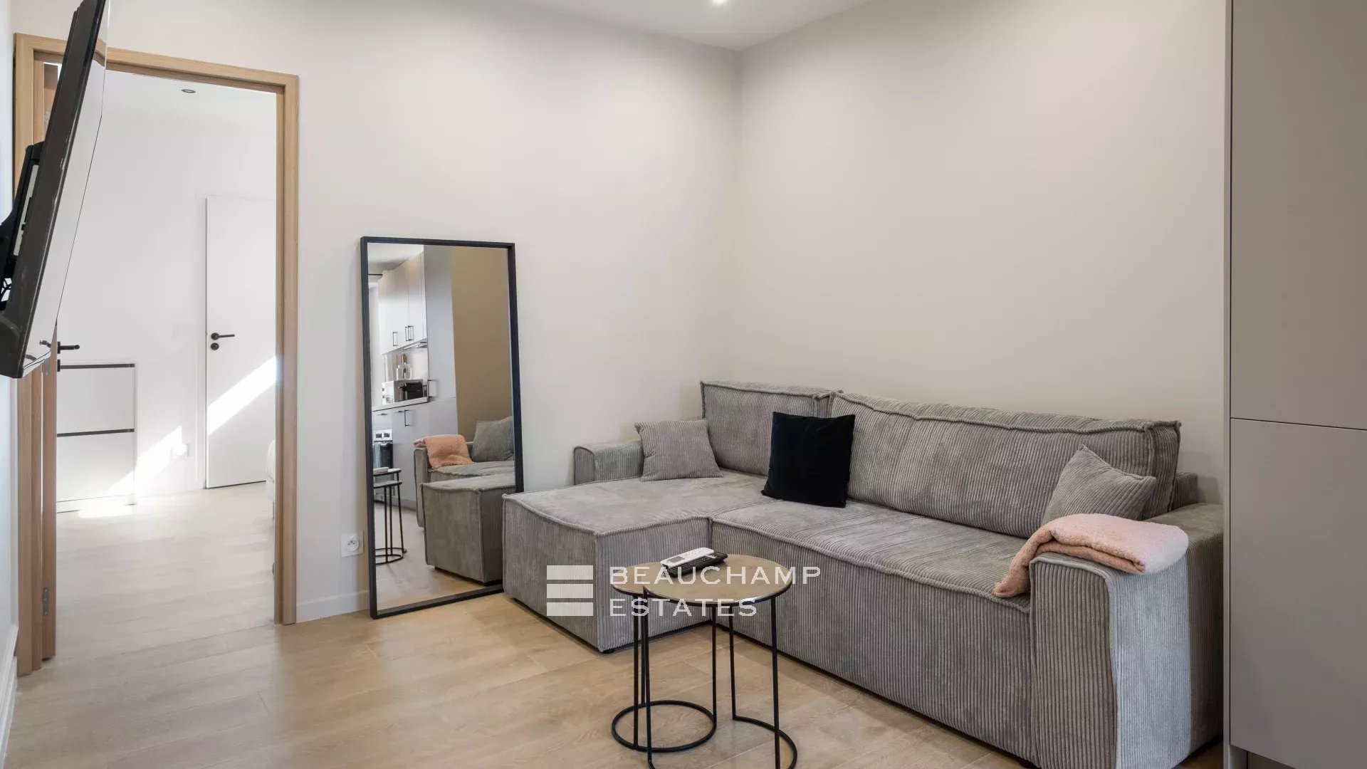 Calm, renovated 2-bedroom 2-bathroom apartment Calm, renovated 2-bedroom 2-bathroom apartment