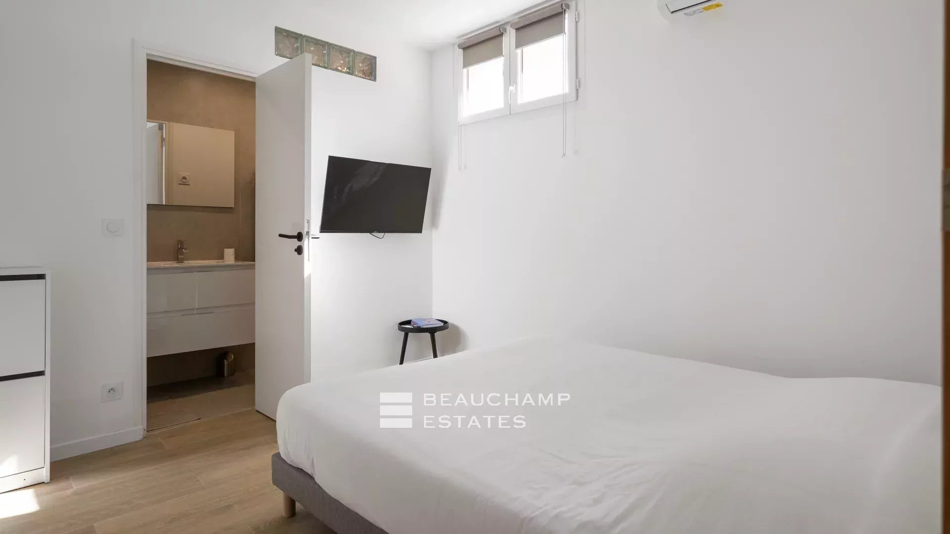 Calm, renovated 2-bedroom 2-bathroom apartment Calm, renovated 2-bedroom 2-bathroom apartment