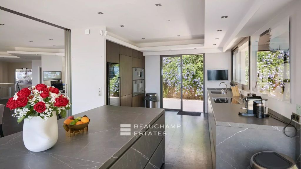 Cannes Californie Contemporary 6 Bedroom Villa