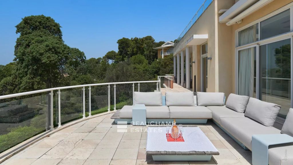 Cannes Californie Modern Villa with 8 bedrooms