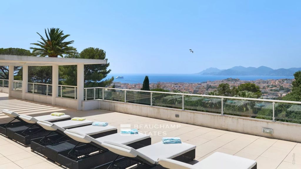 Cannes Californie Modern Villa with 8 bedrooms
