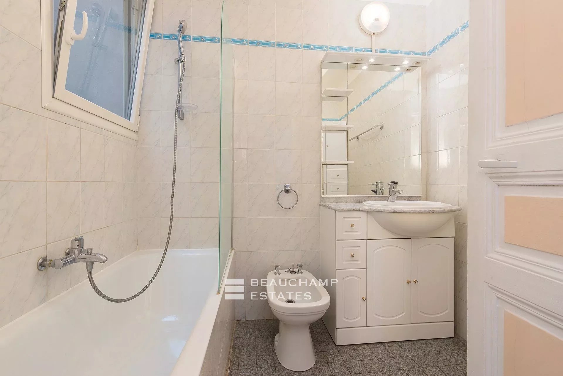 Cannes Center – Large 2 bedrooms Apartment Cannes Center – Large 2 bedrooms Apartment
