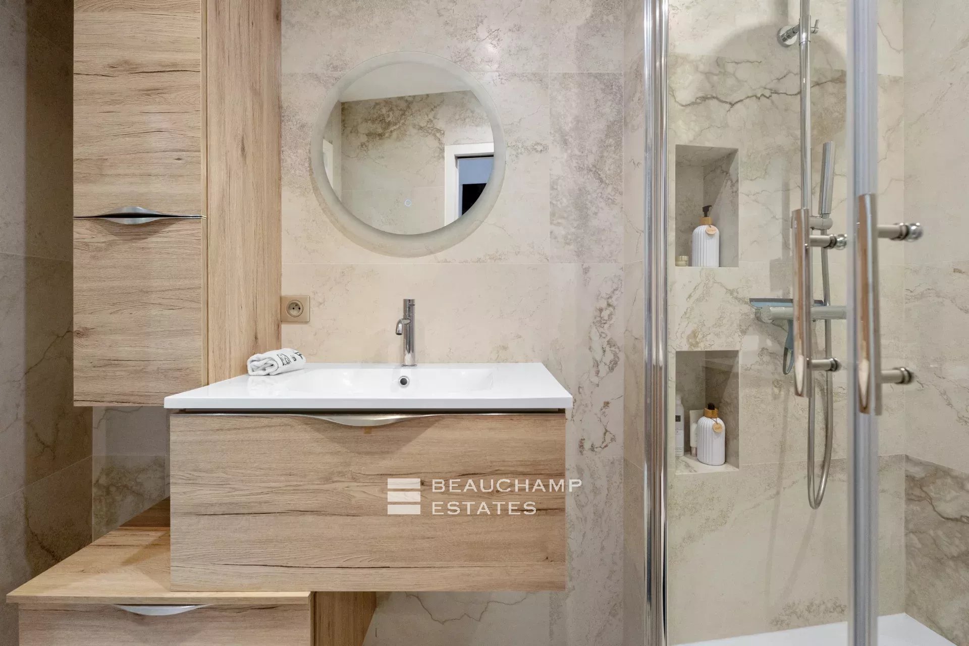 Cannes center – Superb fully renovated 2-room apartment Cannes center – Superb fully renovated 2-room apartment