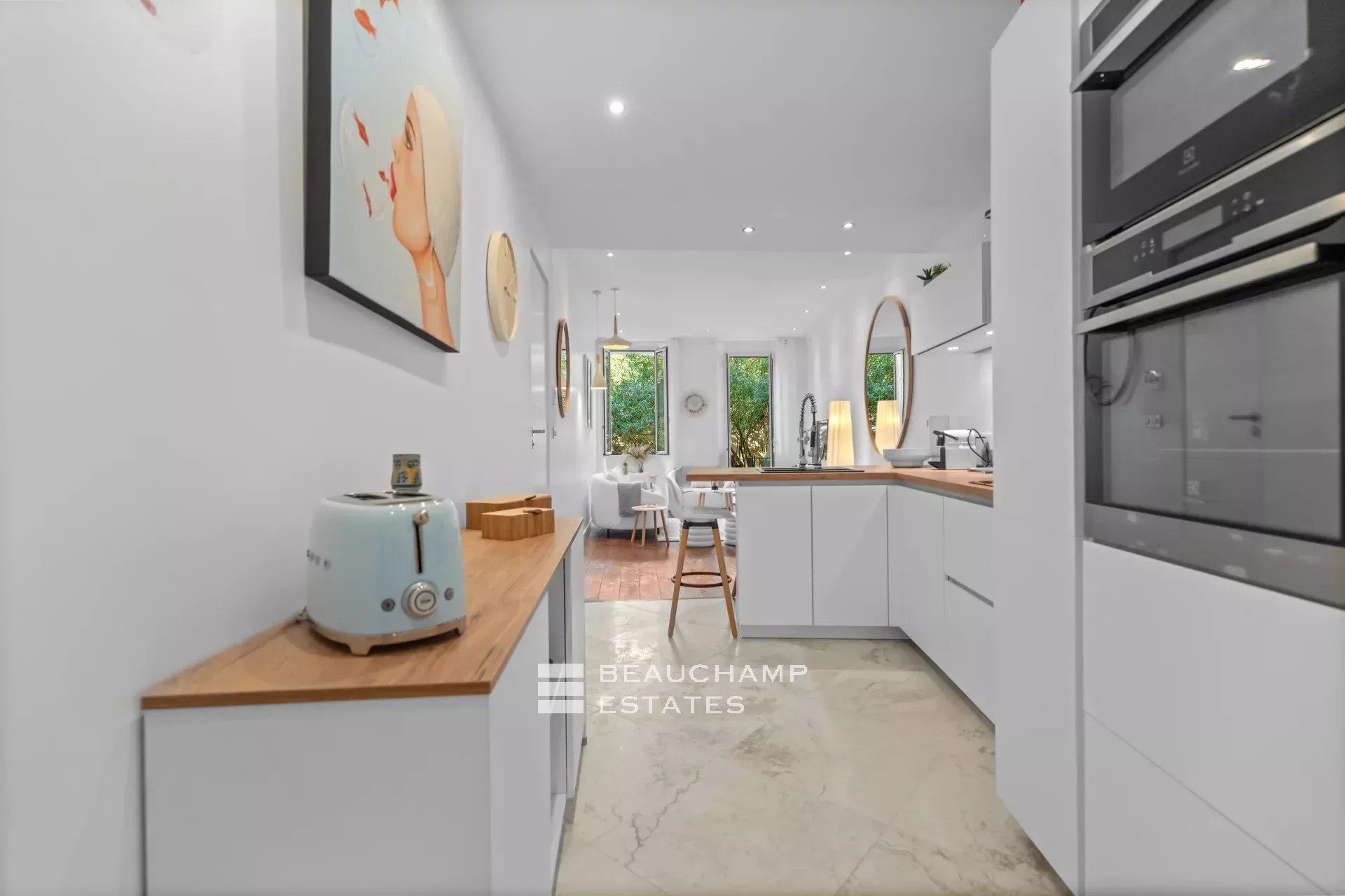 Cannes center – Superb fully renovated 2-room apartment Cannes center – Superb fully renovated 2-room apartment