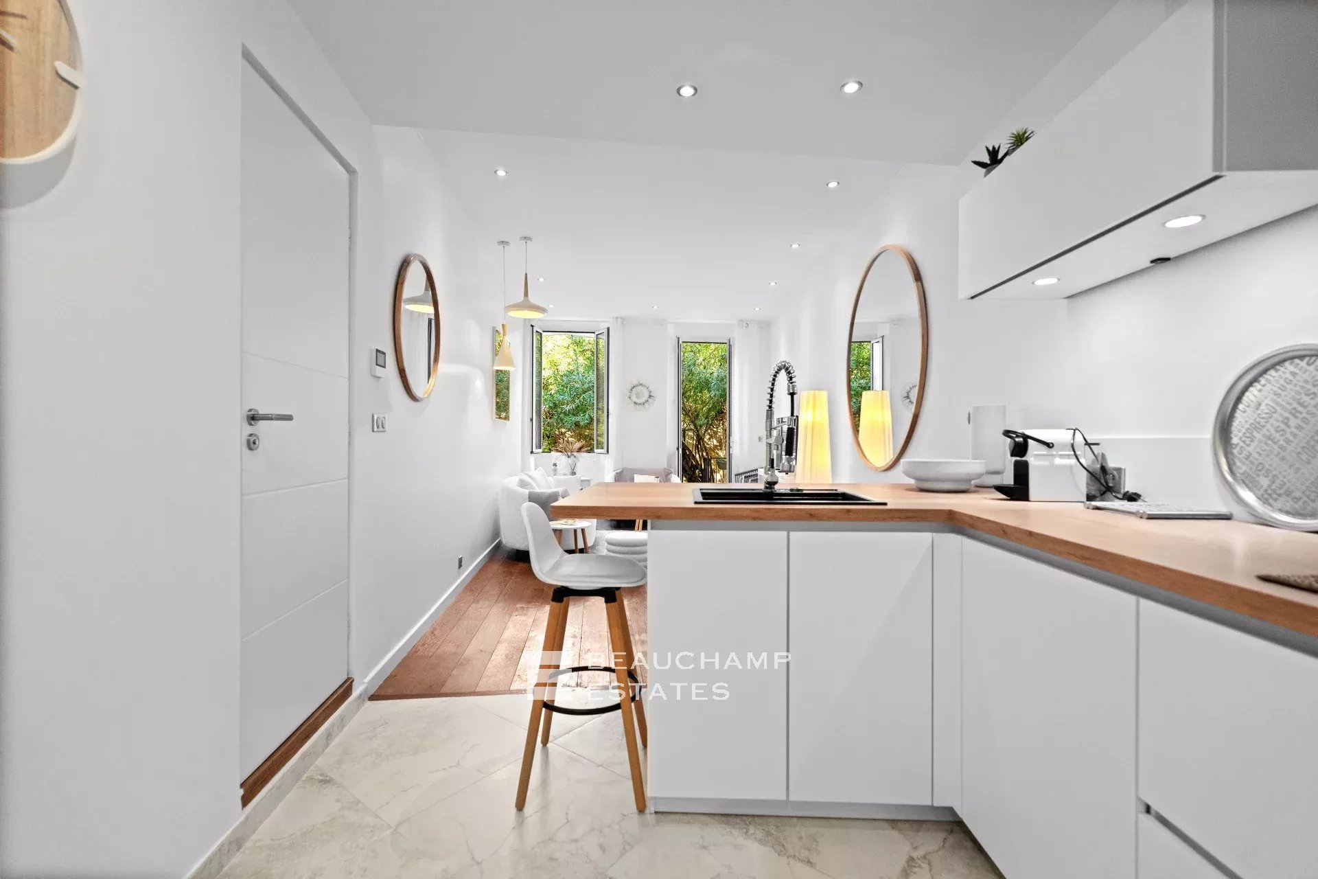 Cannes center – Superb fully renovated 2-room apartment Cannes center – Superb fully renovated 2-room apartment