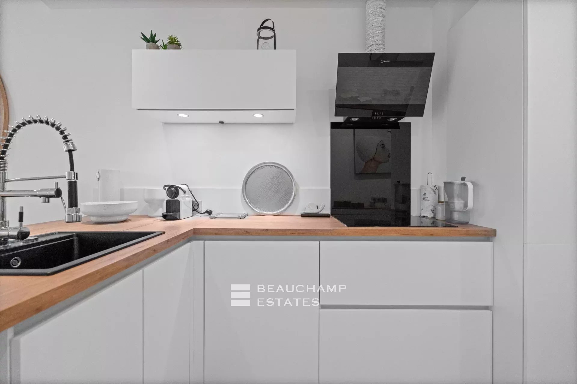 Cannes center – Superb fully renovated 2-room apartment Cannes center – Superb fully renovated 2-room apartment