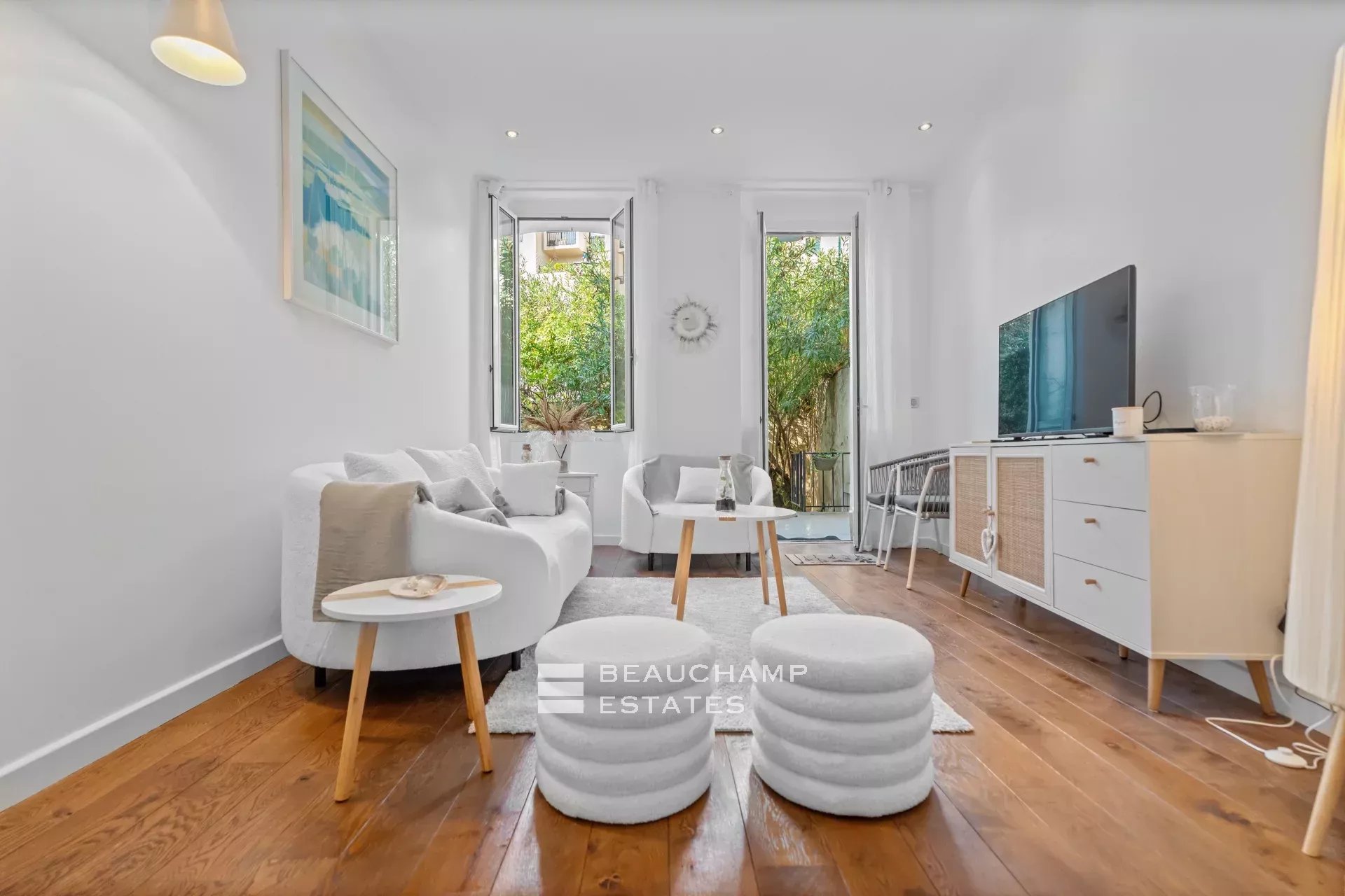 Cannes center – Superb fully renovated 2-room apartment Cannes center – Superb fully renovated 2-room apartment