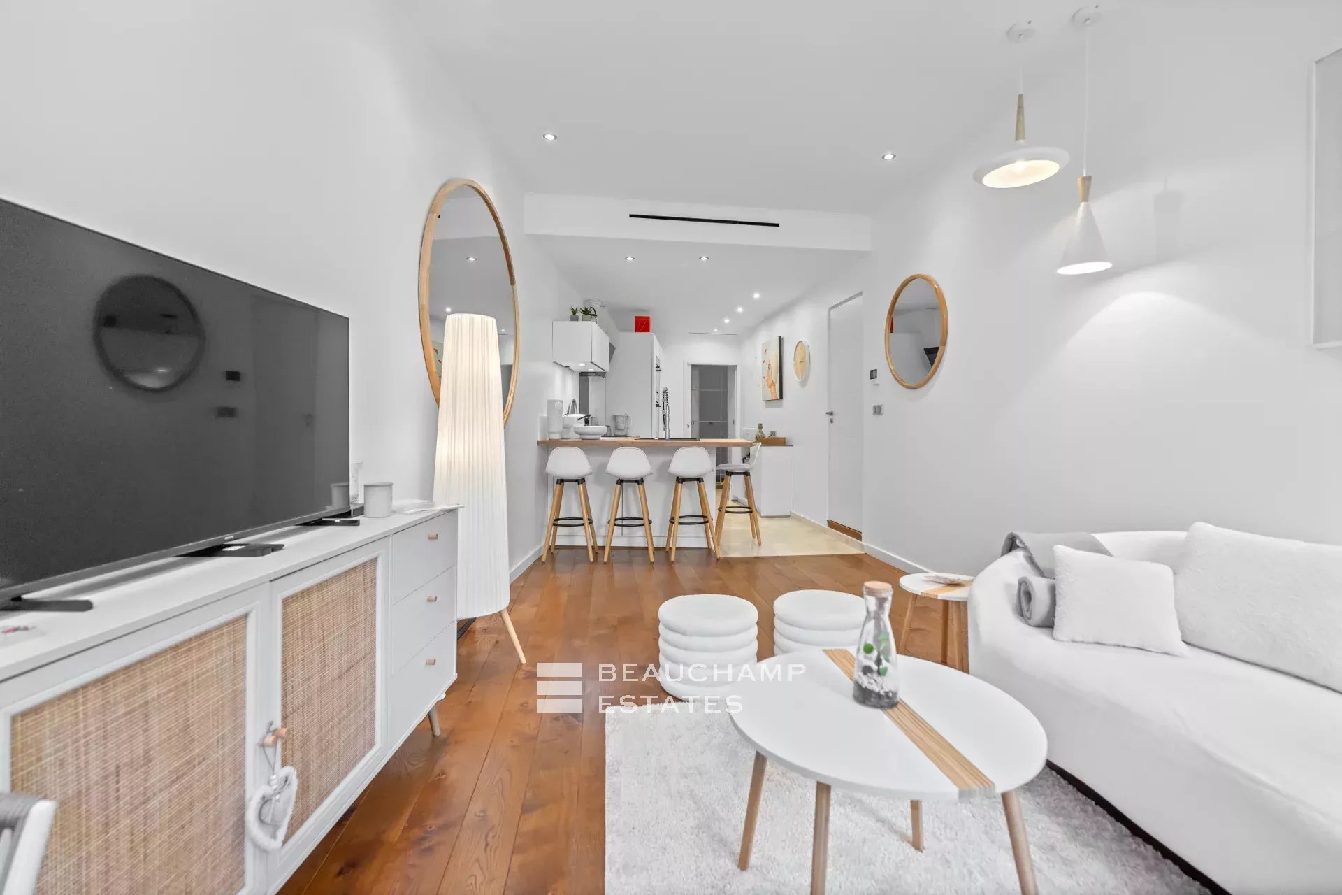 Cannes center – Superb fully renovated 2-room apartment Cannes center – Superb fully renovated 2-room apartment